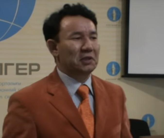 АЛМАТЫ Ұлдарың тұр көше бойлап құл болған МАРАЛТАЙ ақын 30 12 2009 жыл